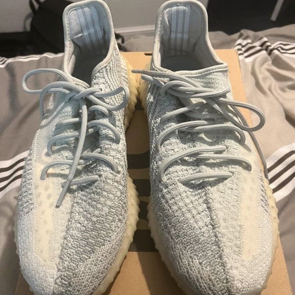 yeezy 350 V2 cloud white main image 4